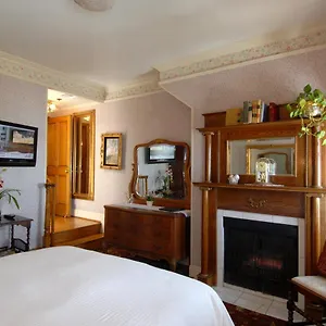 Doryman's Oceanfront Bed & Breakfast